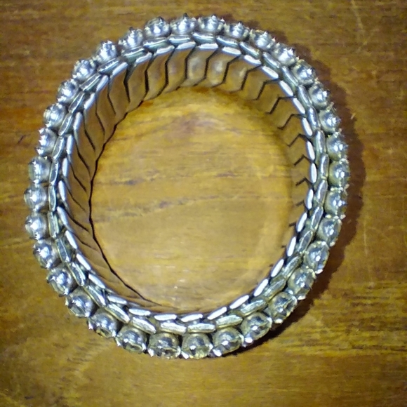 Two Sparkling Bracelets, Stretch & Clasp, Green & Clear Stones, Appear V… - Picture 2 of 10